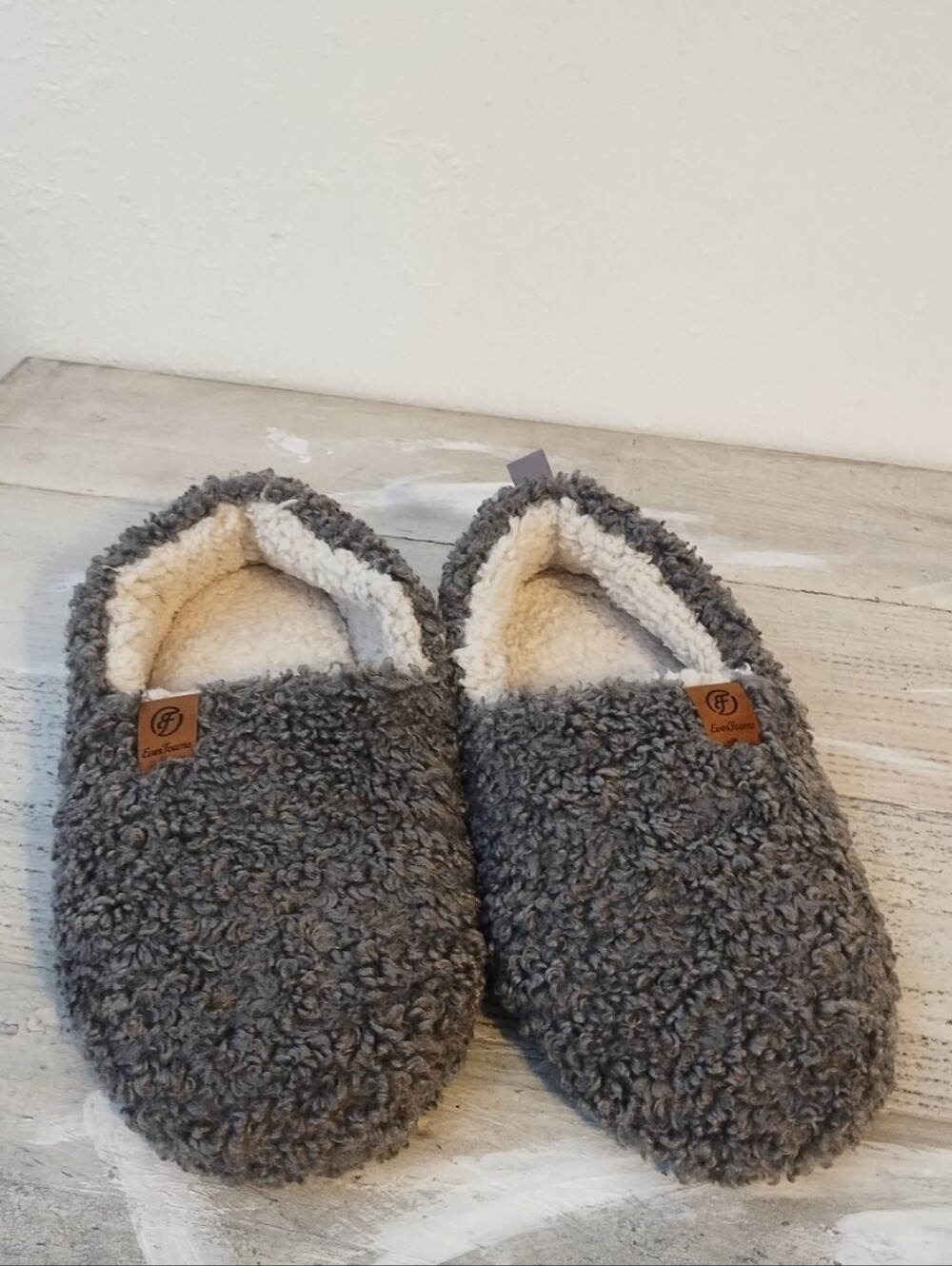 EverFoams (U.S.A Women's size 8.5)Slip-on Slippers Soft Comfy Memory , Dark Grey